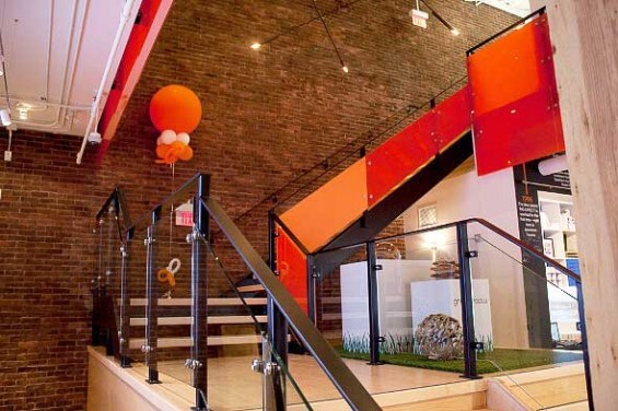 ing_direct_cafe_toronto_downtown_stairs-565x376